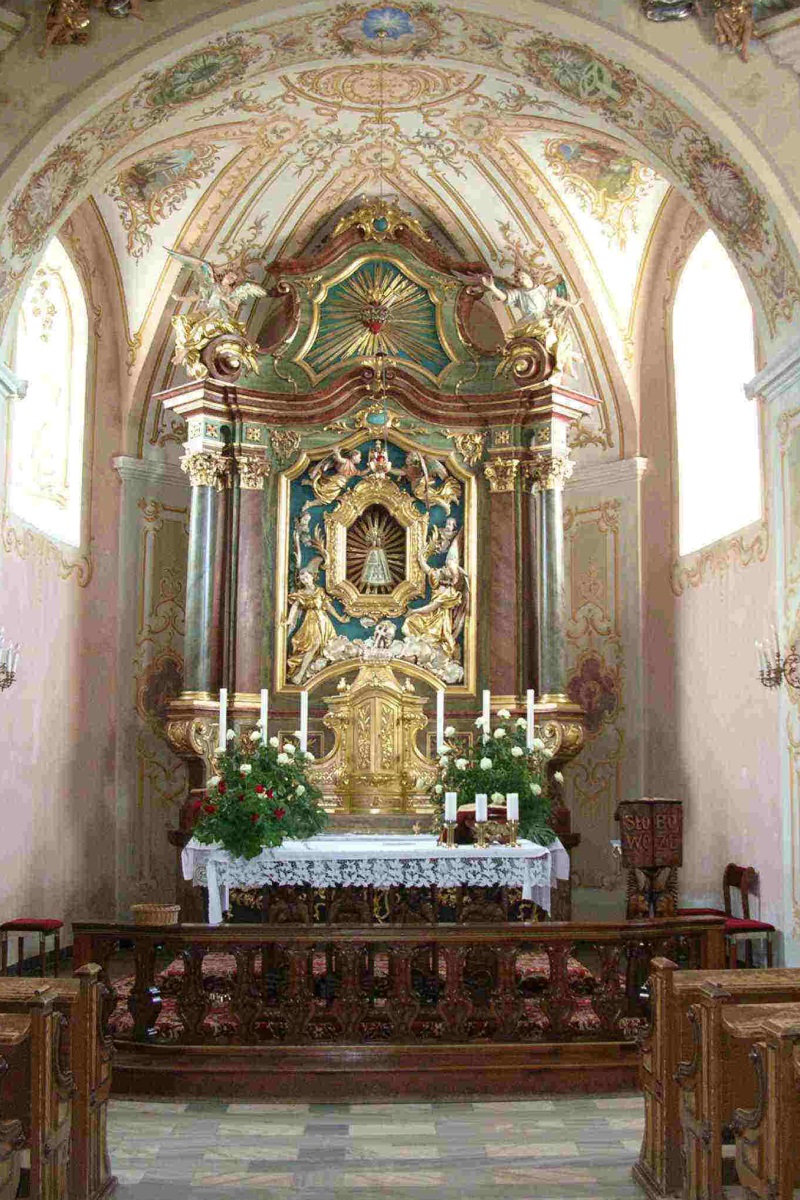 Altar der Wallfahrtskirche Maria Schnee
