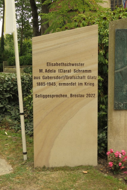 75. Glatzer Wallfahrt nach Telgte 2022: Stele mit ihrem Namen der Schwester Adela